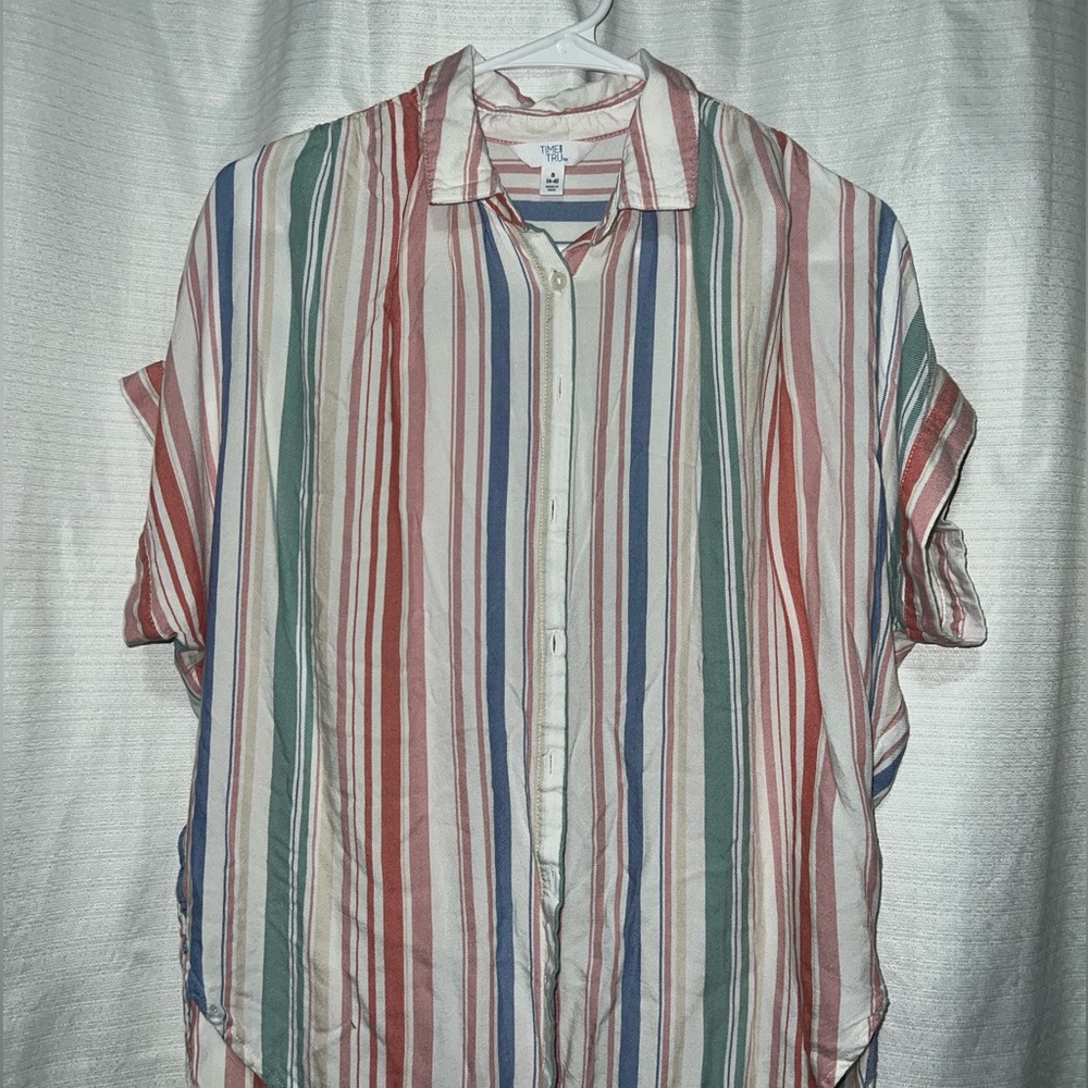 Time and Tru Lightweight Button-up Short sleeve shirt